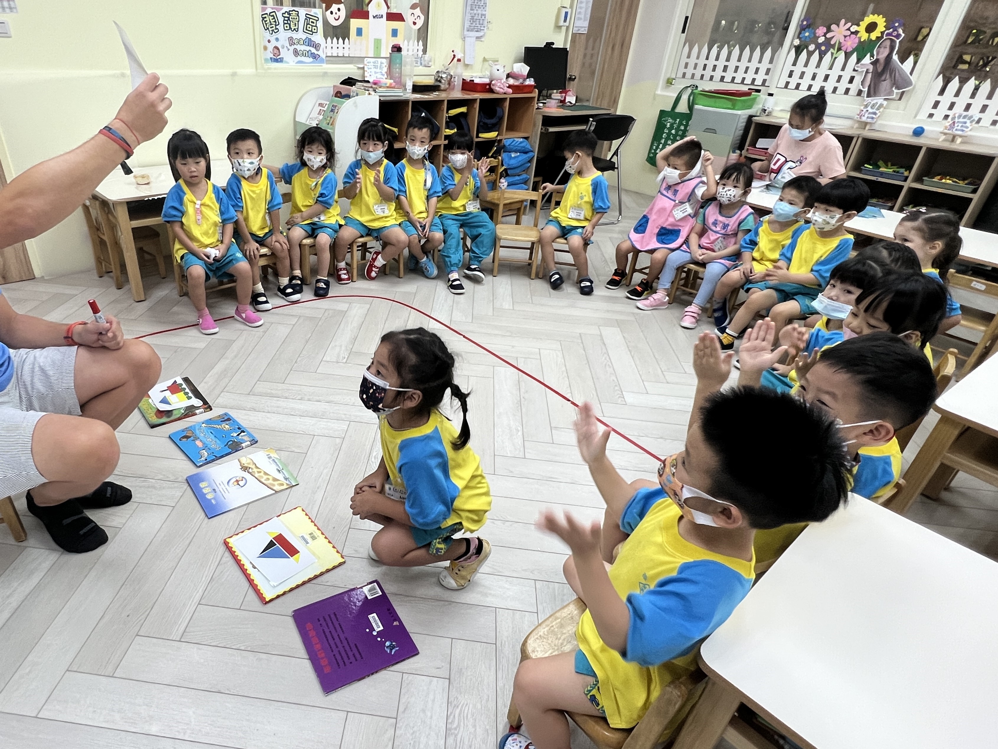 小班認識顏色形狀活動