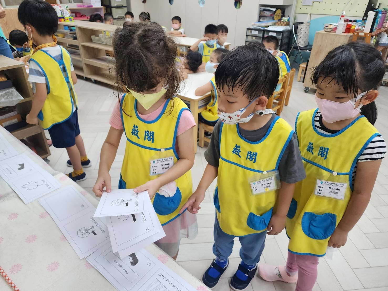 大班在製作公園小書